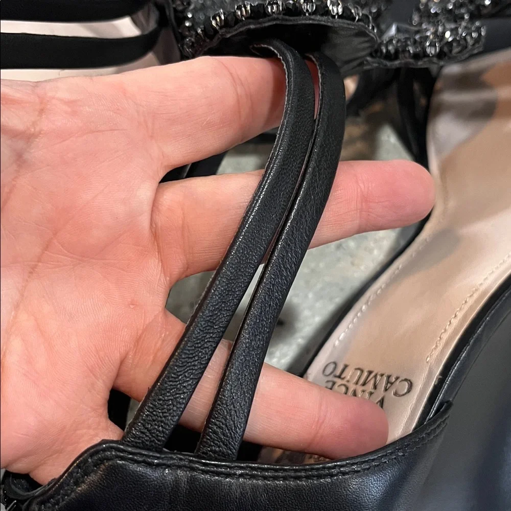 VINCE CAMUTO BAYLE LEATHER BEADED MEDALLION WEDGE SANDALS BLACK SIZE 8.5W